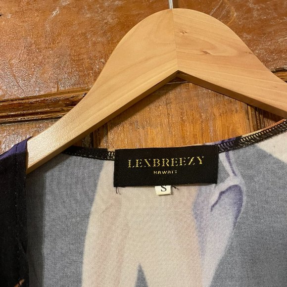 Tie-front crop top aloha wear by lexbreezy (size S) - Picture 4 of 5